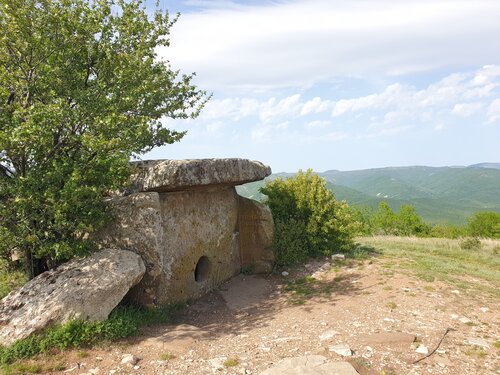 Достопримечательность Солнечный Дольмен, Краснодарский край, фото