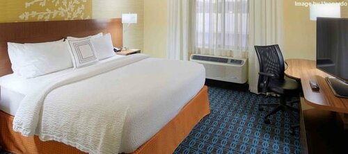 Гостиница Fairfield Inn & Suites Springfield Northampton/Amherst