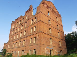 Мельница купцов Бобровых (Калужская область, Тарусский район, сельское поселение Волковское, деревня Юрятино), достопримечательность в Калужской области