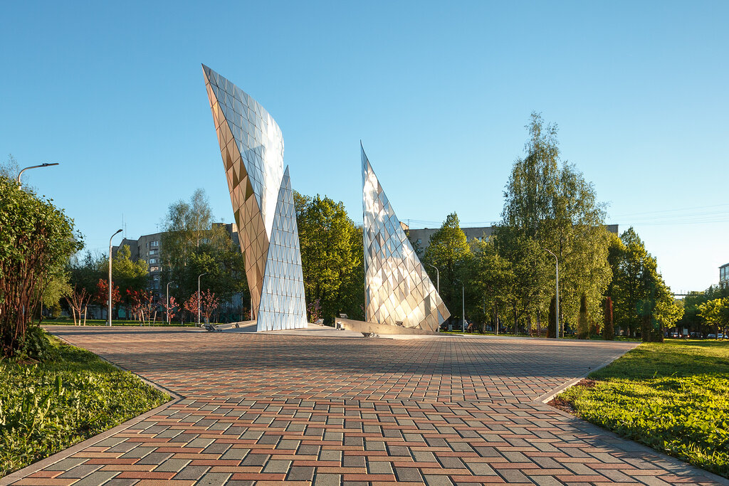 Genre sculpture Паруса молодости, Yaroslavl, photo