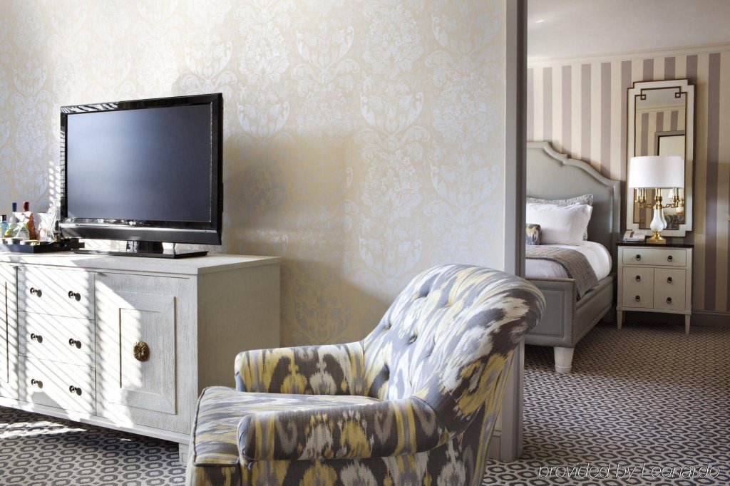 Фото The Madison Hotel