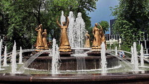 Фонтан Семь девушек (Republic of Bashkortostan, gorodskoy okrug Ufa, Kirovskiy District, Teatralny skver), fuente