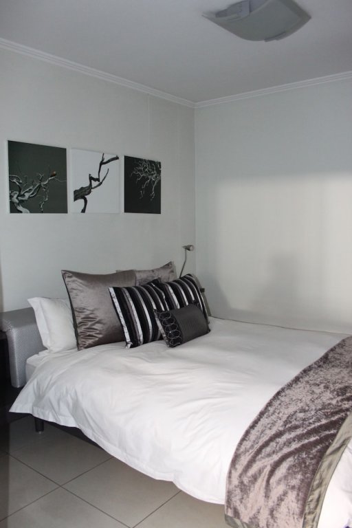 Фото The Nicol Hotel and Apartments