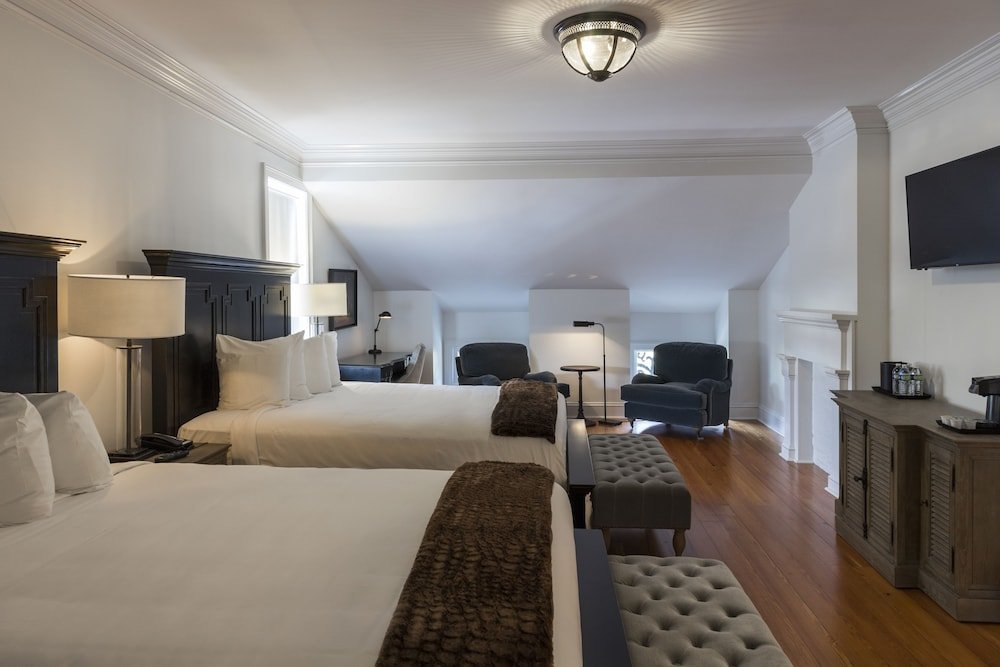 Фото Royal Frenchmen Hotel and Bar