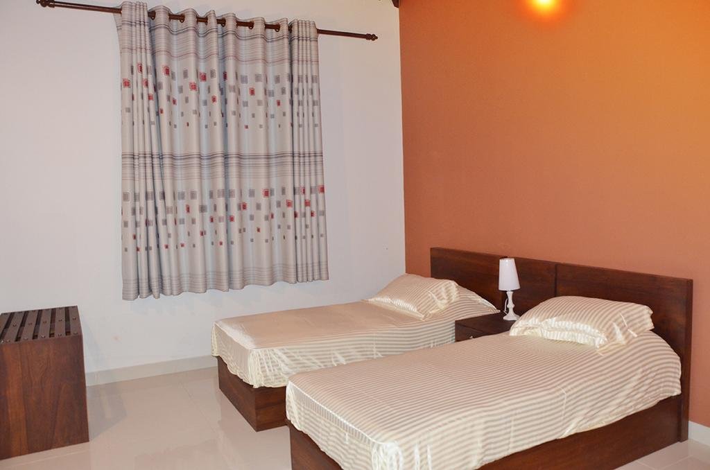 Фото The Airport Villa