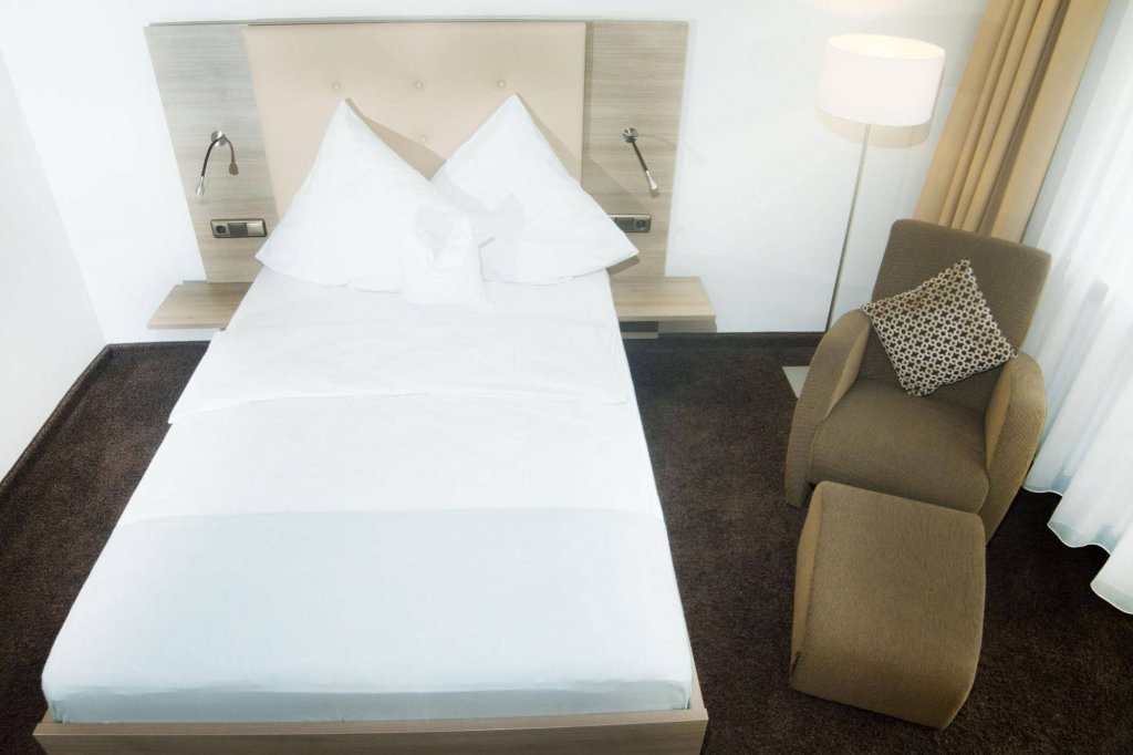 Фото Hotel und Gasthof Zum Hirsch