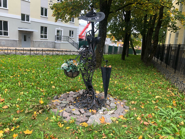 Genre sculpture Незнакомка, Gatchina, photo