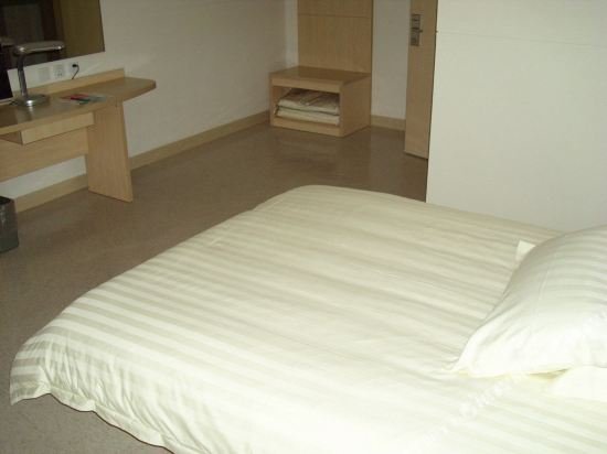 Фото Jinjiang Inn (Nanjing Zhongfu Road Metro Station, Jianing Road)