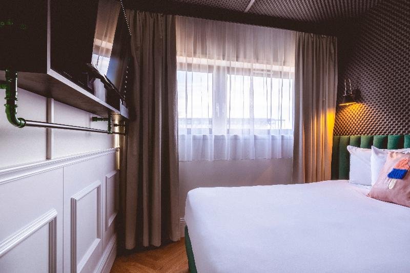 Фото Moxy Paris La Villette Hotel