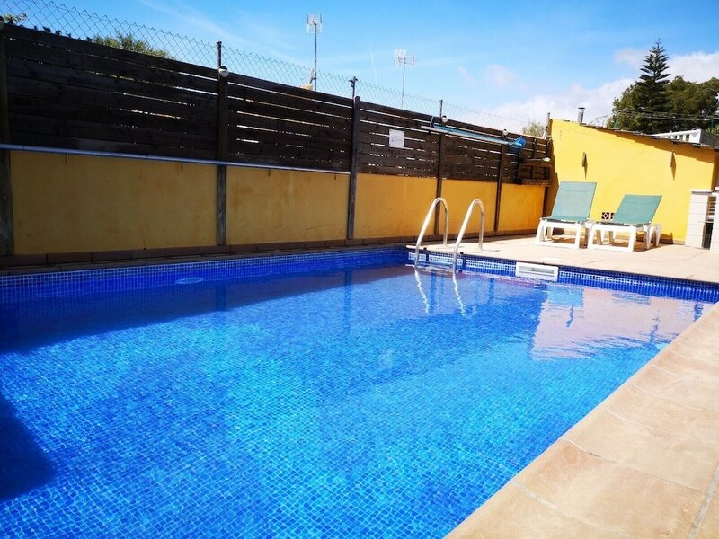 Гостиница Casa ideal para familias con piscina y parque