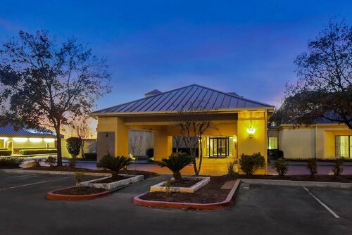 Гостиница La Quinta Inn & Suites by Wyndham Round Rock North