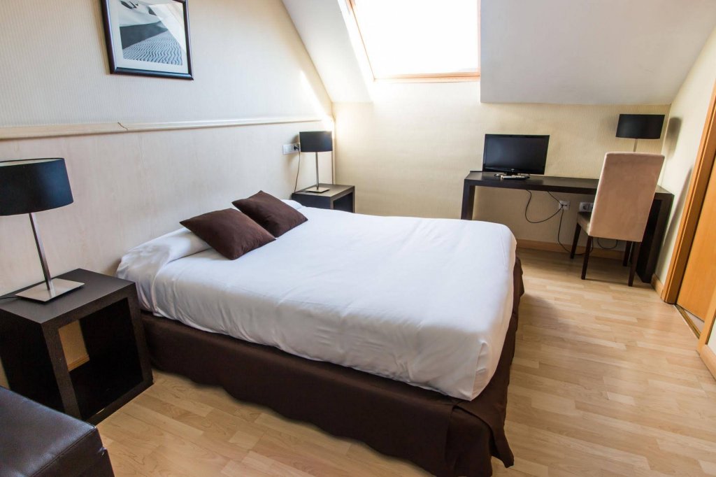 Фото Hotel Suites Feria de Madrid