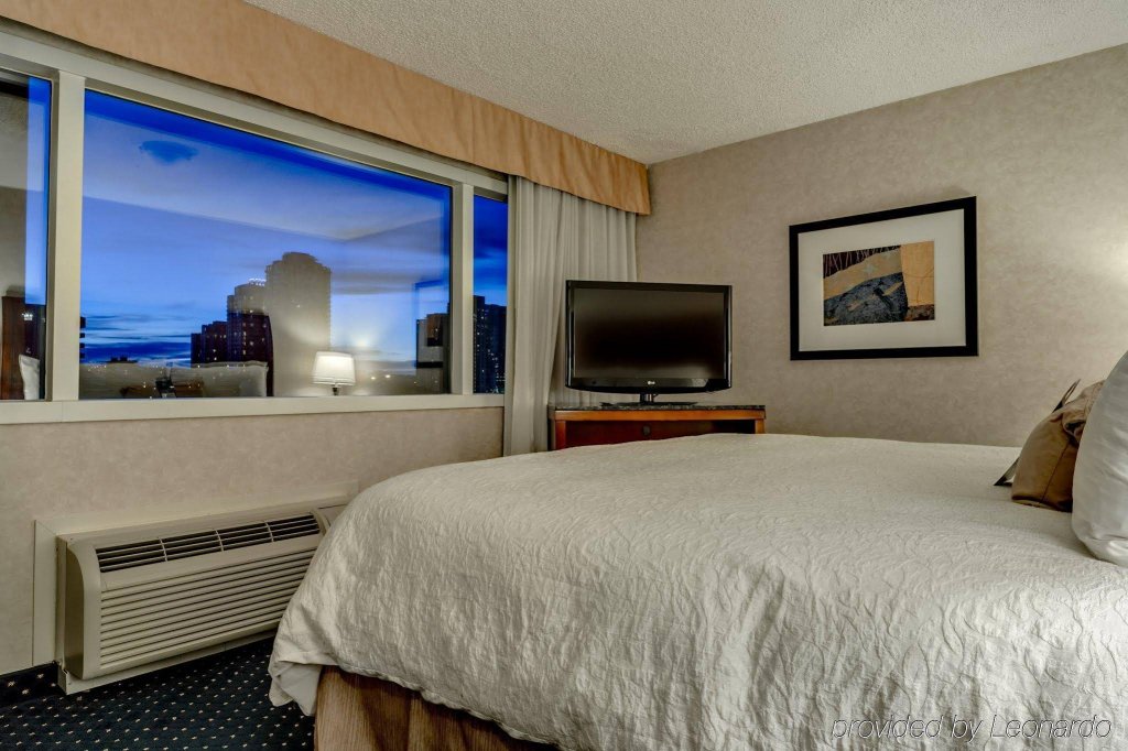 Фото Best Western Plus Suites Downtown
