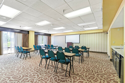Гостиница Holiday Inn St. Petersburg West, an Ihg Hotel в Сент-Питерсберге