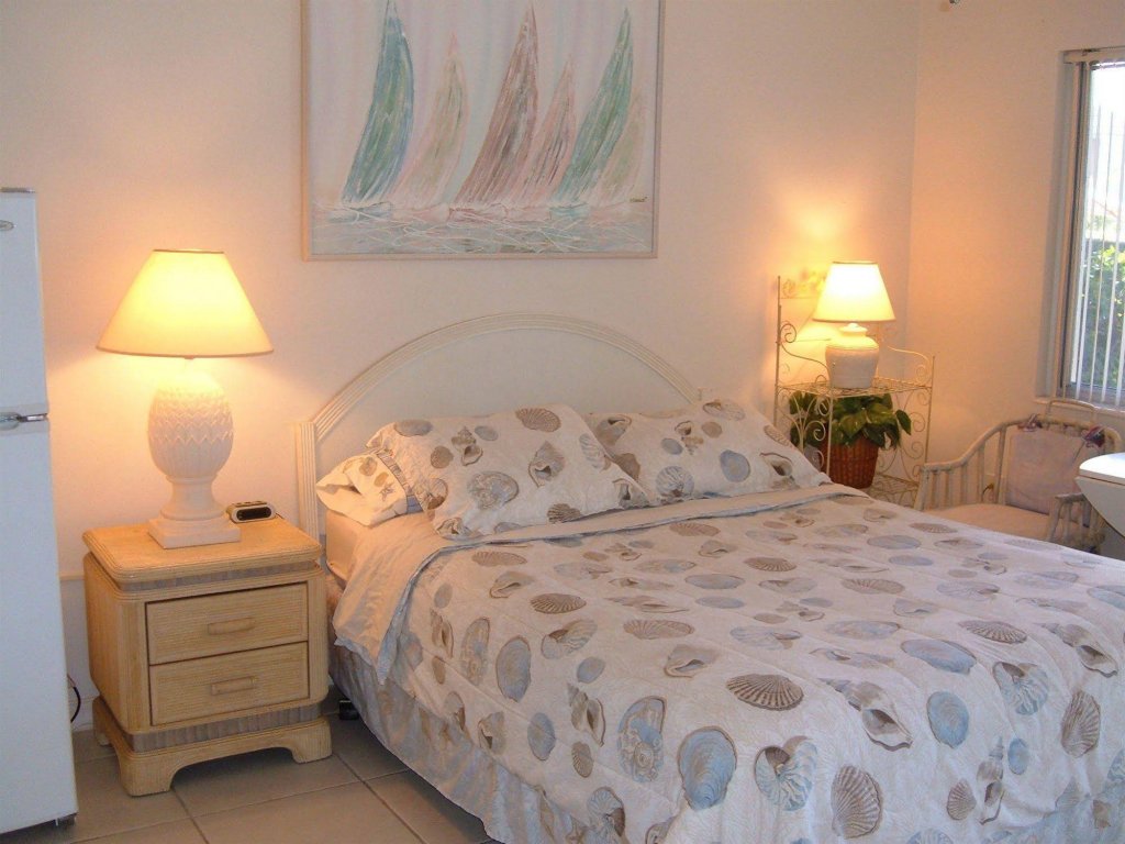 Фото Hideaway Waterfront Resort & Hotel