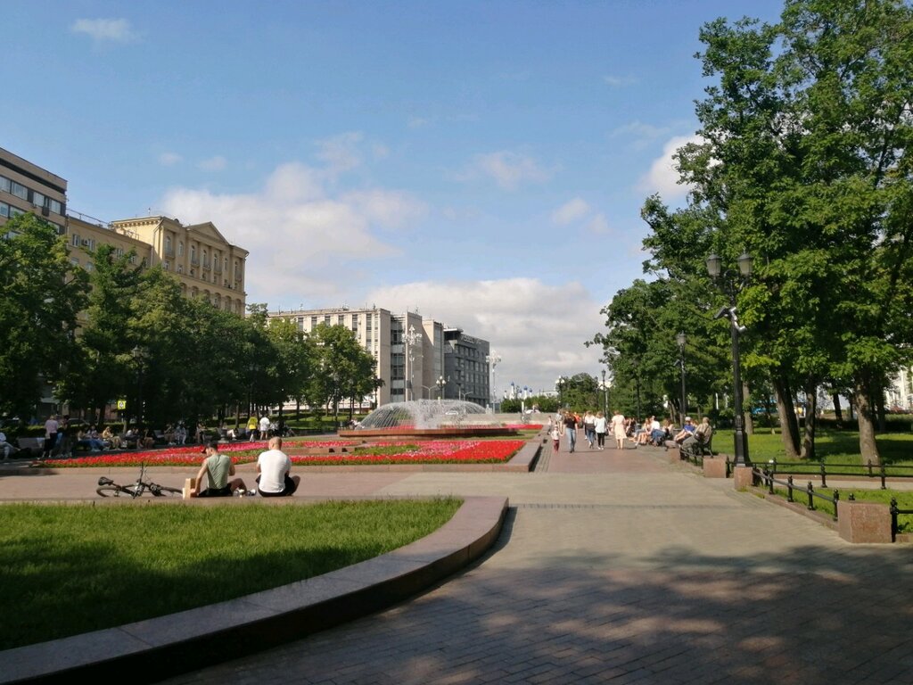 Сквер Новопушкинский сквер, Москва, фото