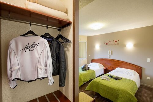 Внешний вид отеля Citotel De La Marne в Тарбе, фото 2