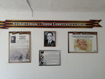 Герою Советского Союза Г.Ф. Карташову (ulitsa Guli Korolyovoy, 11), placa conmemorativa, primera piedra