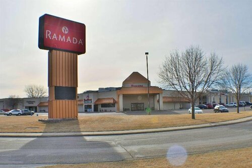 Гостиница Ramada by Wyndham Sioux Falls Arpt & Suites