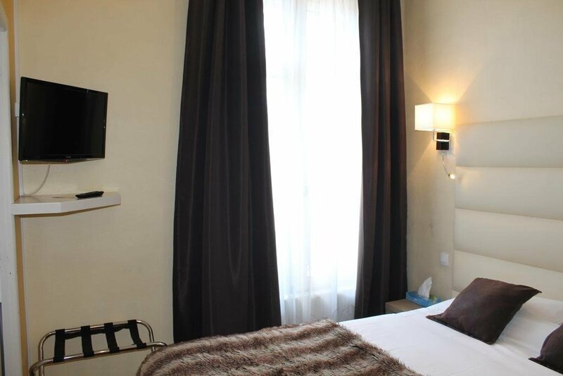 Гостиница Hôtel Napoléon в Шербур-Октевиле