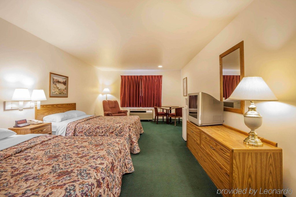 Фото AmericInn by Wyndham Jefferson