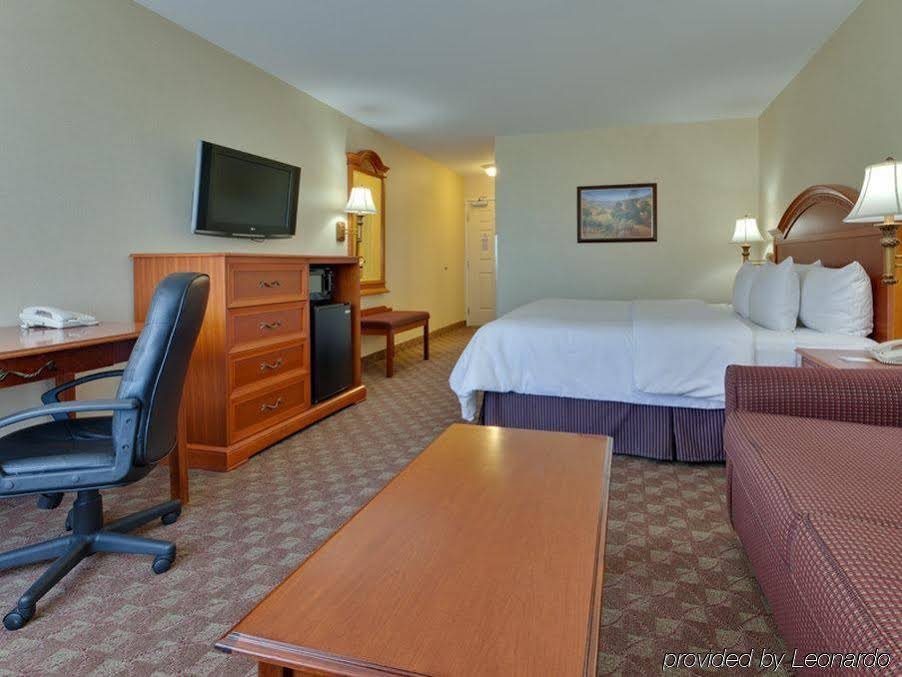 Фото La Quinta Inn & Suites by Wyndham Paso Robles