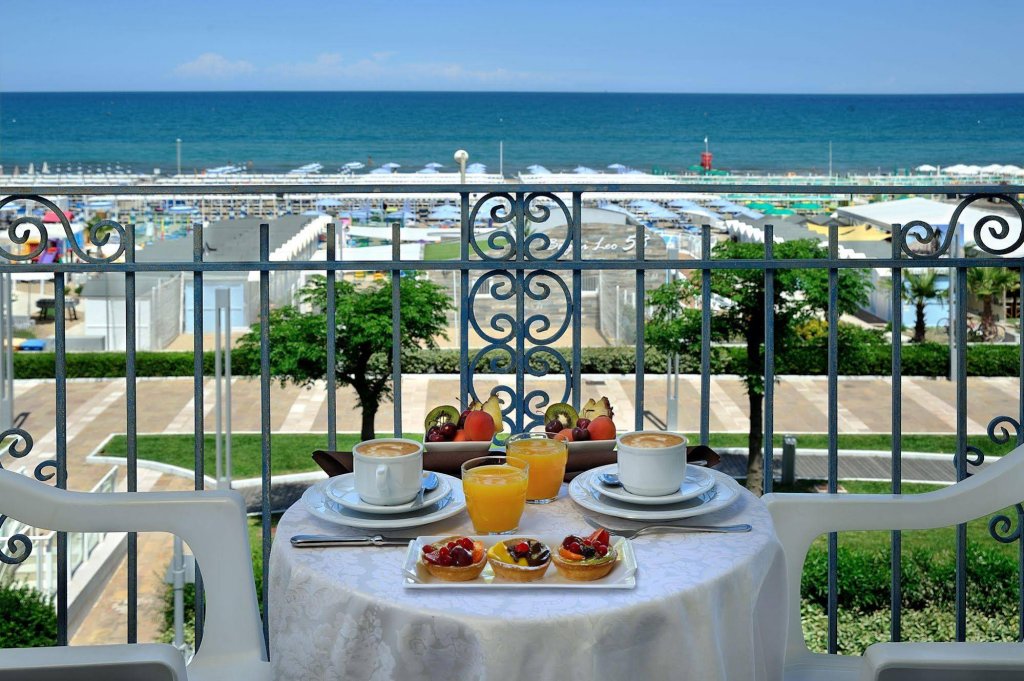 Фото Hotel Ascot