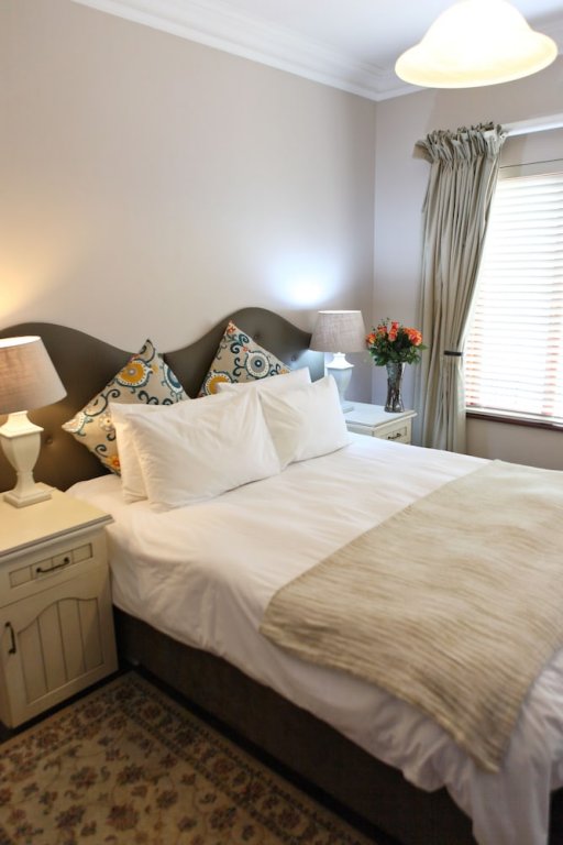 Фото Candlewoods Guesthouse