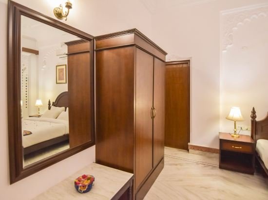 Фото Hotel Raj Kuber