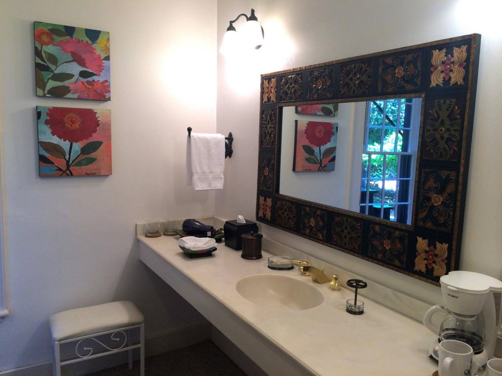 Фото Merritt House Hotel