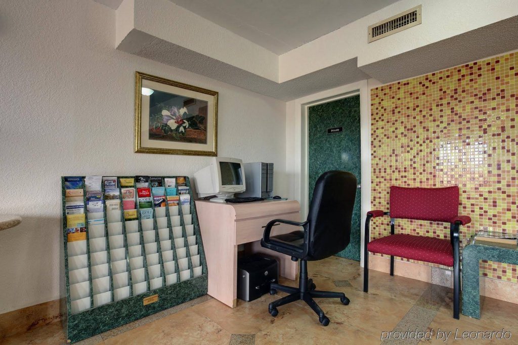 Фото Red Roof Inn Crestview