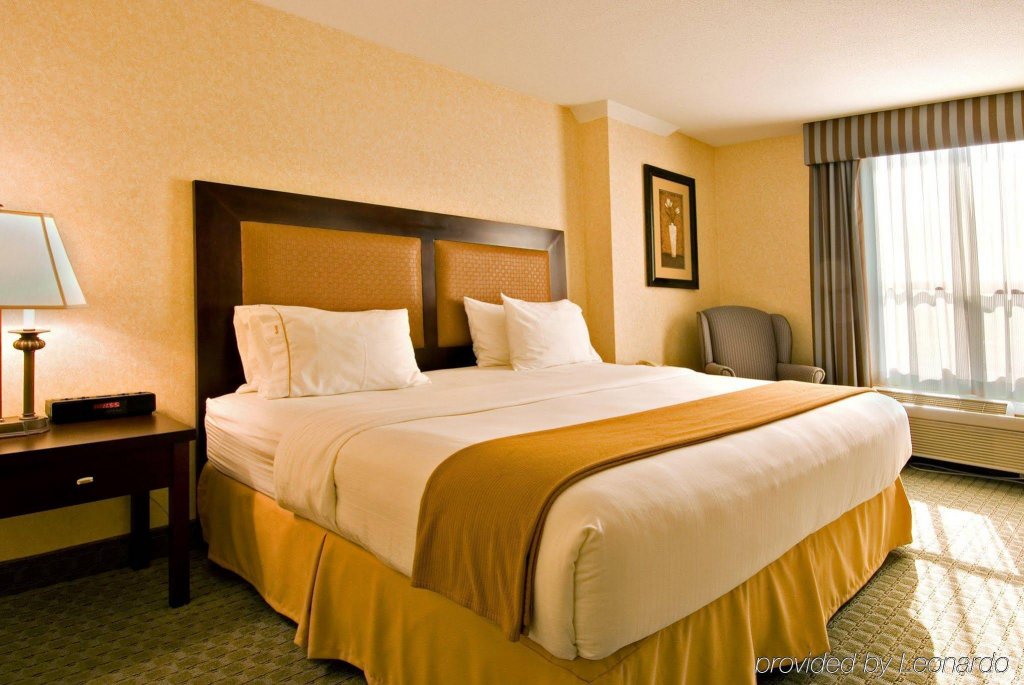 Фото Holiday Inn Express Vancouver-Metrotown