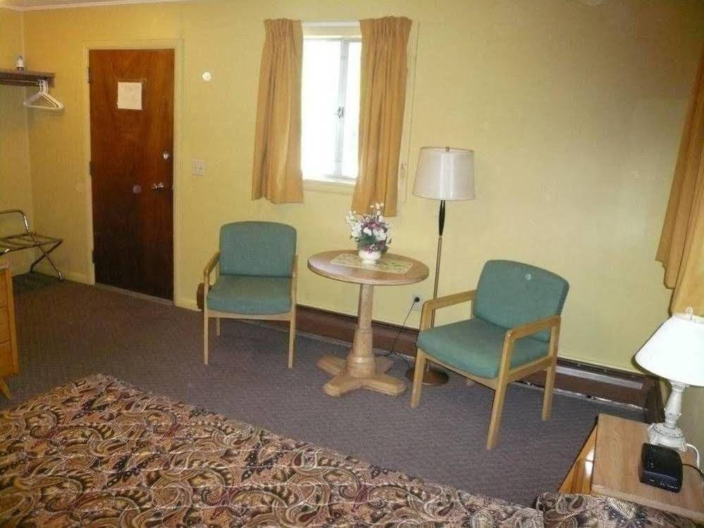 Фото The Village Motel