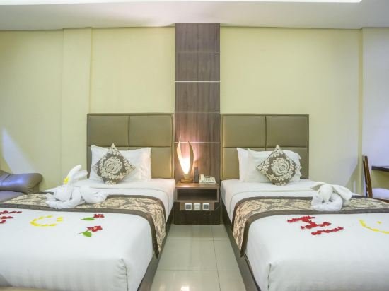 Фото D'Penjor Seminyak Hotel