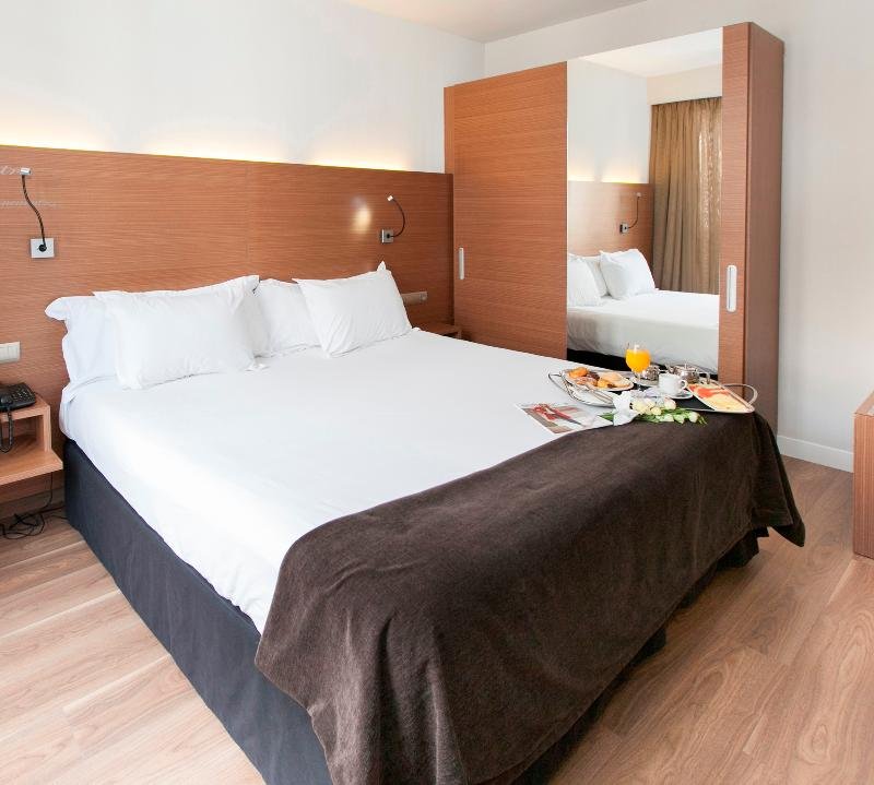 Фото Apartamentos Sabinas Zaragoza Centro