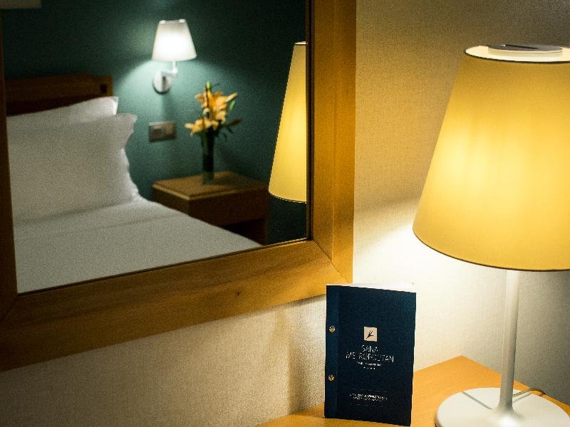 Фото Sana Metropolitan Hotel