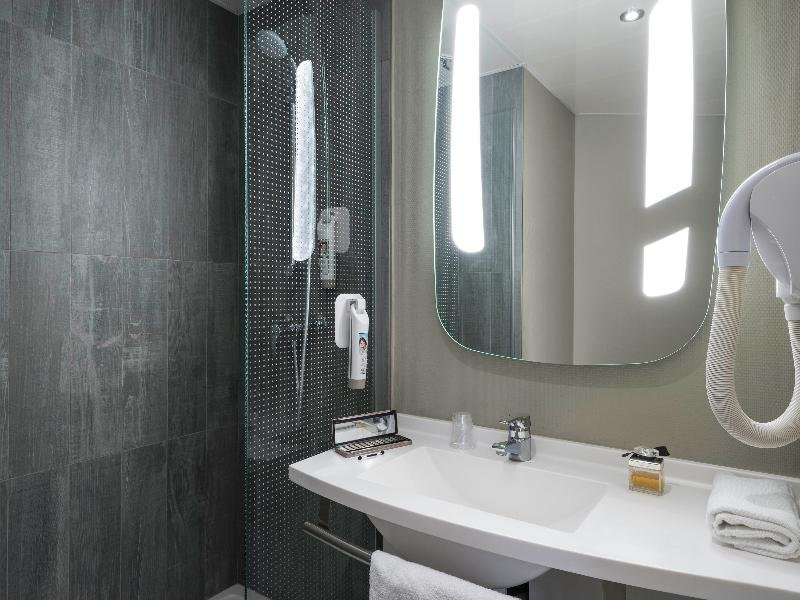 Фото ibis Paris Ornano Montmartre North 18th