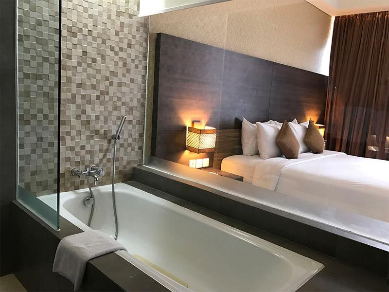 Фото Crystal Lotus Hotel Yogyakarta