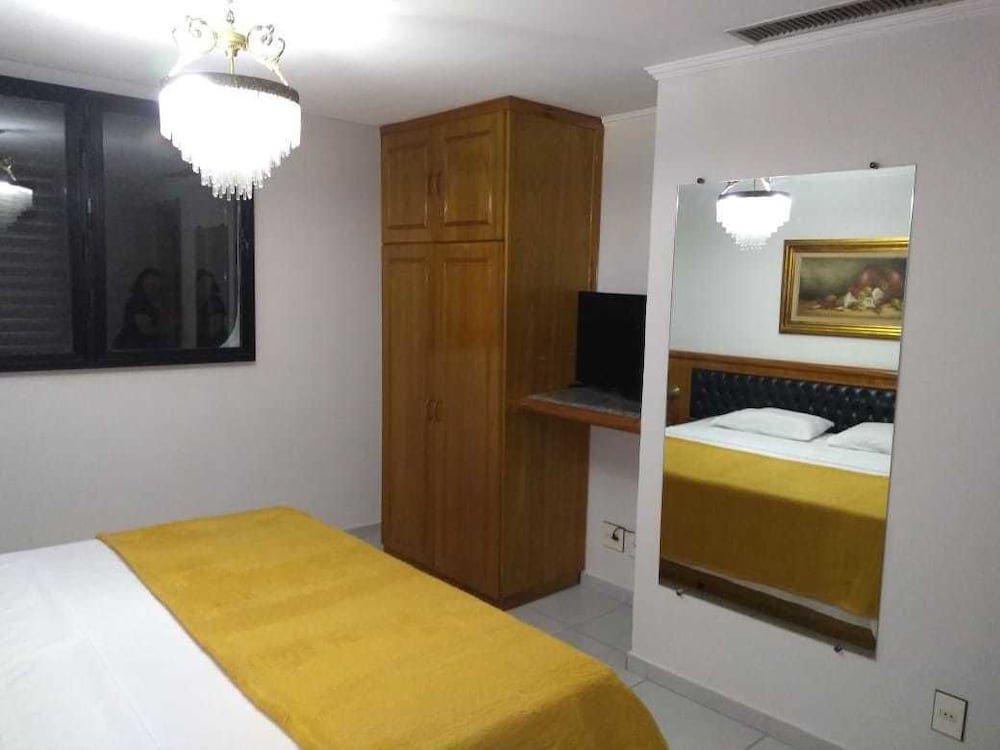 Фото La Guardia Hotel