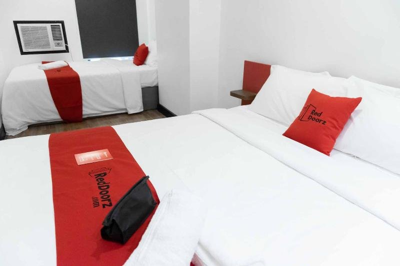 Фото RedDoorz Plus Near Bamboo Organ Las Piñas