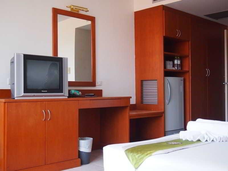 Фото Crown Pattaya Beach Hotel