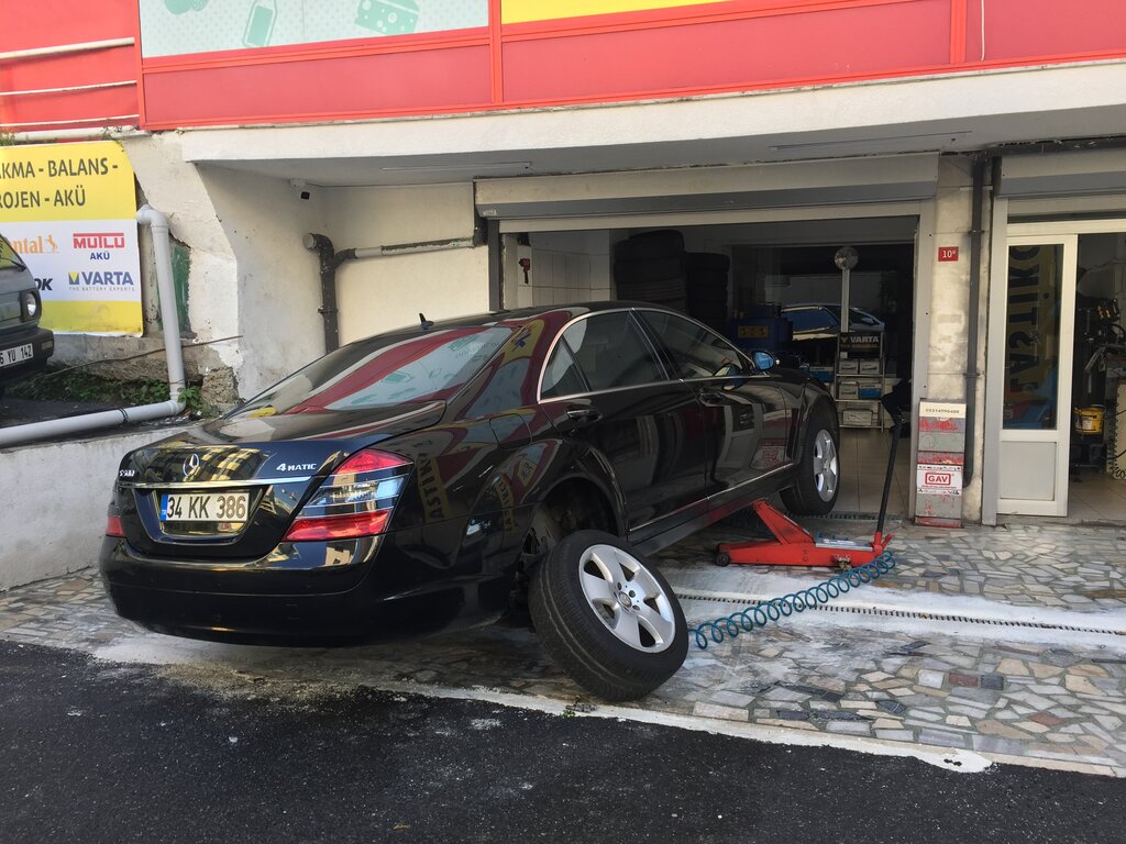 Tires and wheels Beşiktaş Oto Lastik akü, Besiktas, photo