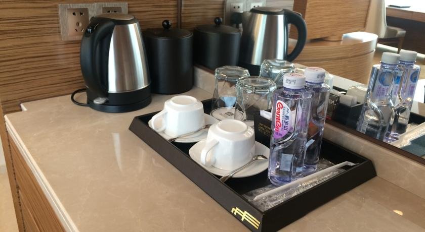 Фото Shenzhen Baoan Plus Gems Cube Hotel