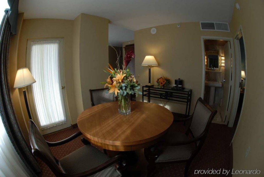 Фото Inn at the Colonnade Baltimore - a DoubleTree by Hilton