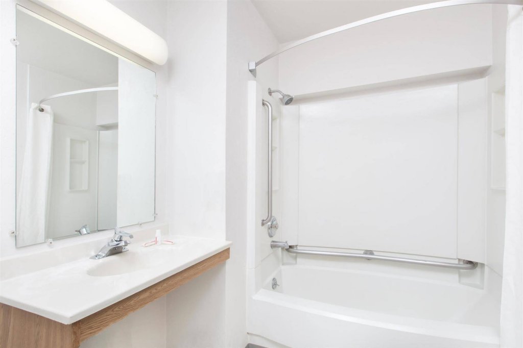 Фото La Quinta Inn & Suites by Wyndham Anchorage Airport