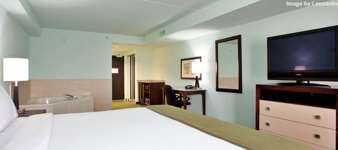 Фото Holiday Inn Express Hotel & Suites Norfolk Airport