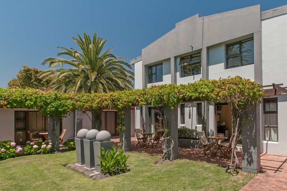 Фото Whale Away Guest House