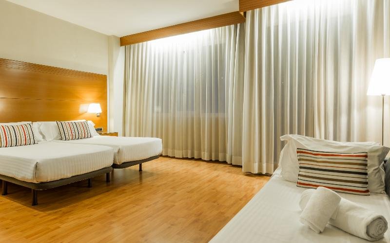 Фото Aparthotel Mariano Cubi Barcelona