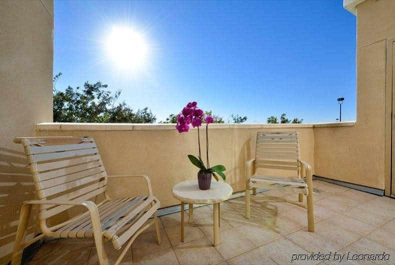 Фото Holiday Inn Express Hotel & Suites Elk Grove Ctrl Sacramento, an Ihg Hotel