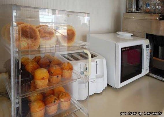 Фото Econo Lodge Downtown